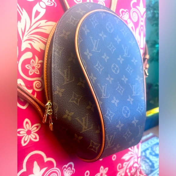 WOW POSHMARK Authentic Louis Vuitton Backpack = Festivals Concerts Pro Games! - Picture 5 of 16